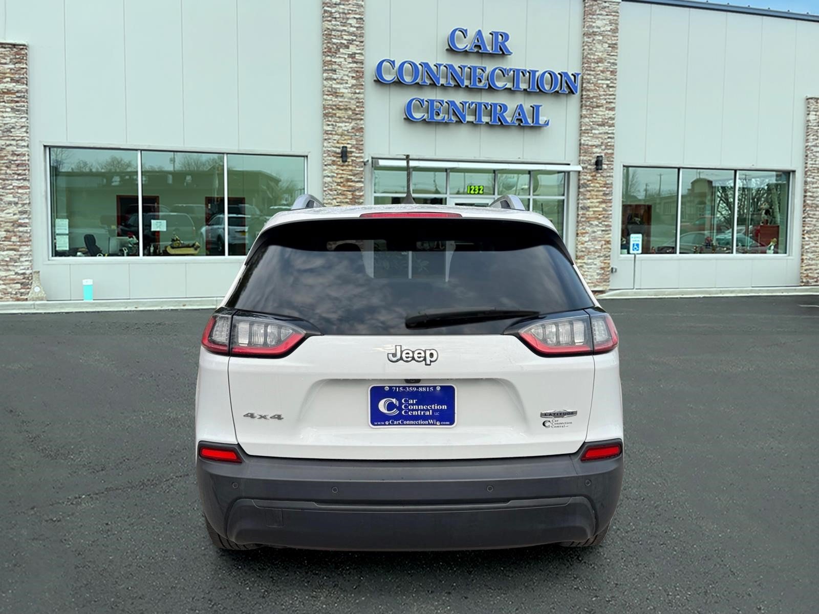 Used 2019 Jeep Cherokee Latitude Plus w/ Cold Weather Group AWD/4WD image 3