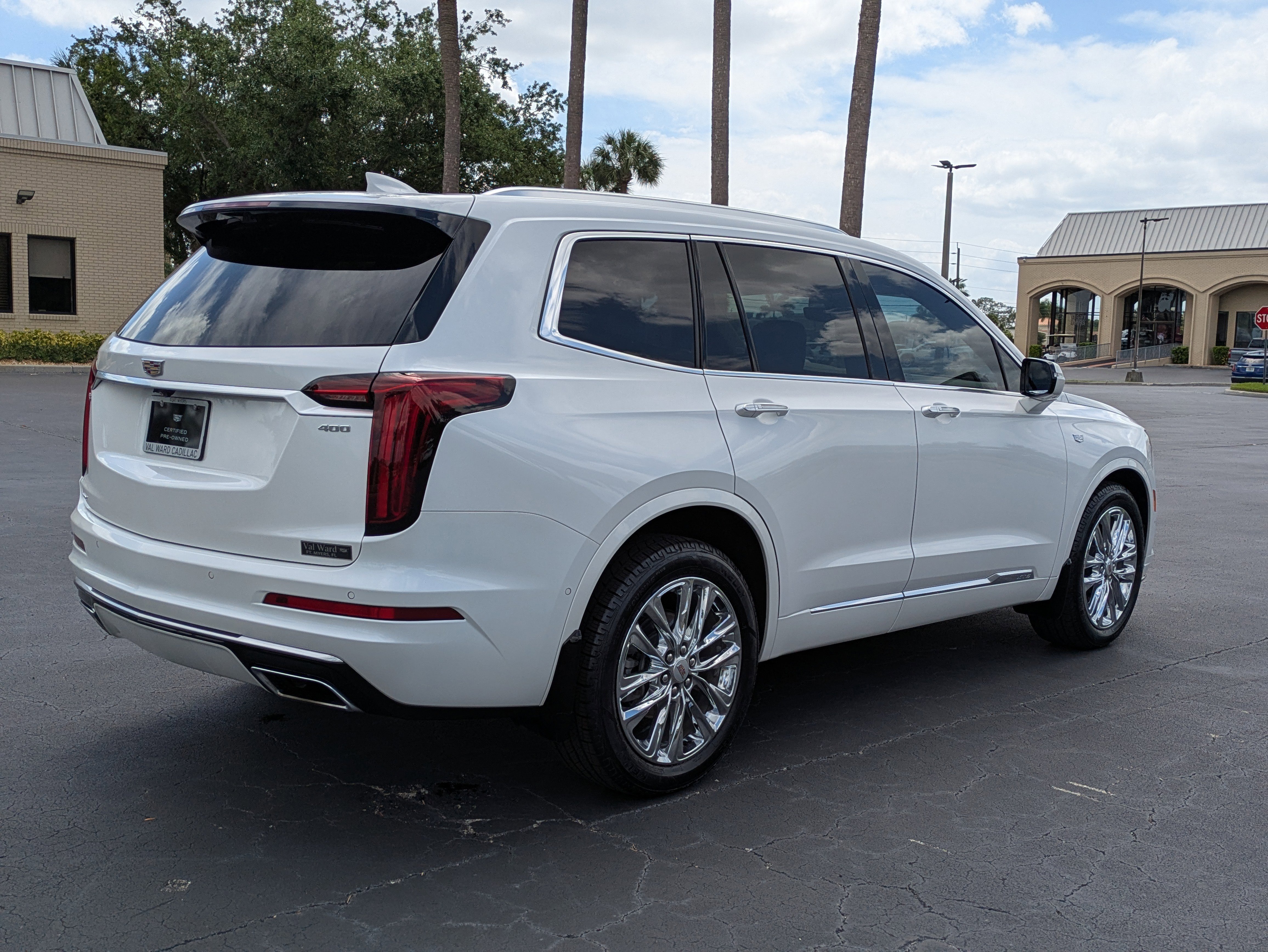 Certified 2022 Cadillac XT6 Premium Luxury w/ Platinum Package AWD/4WD image 7