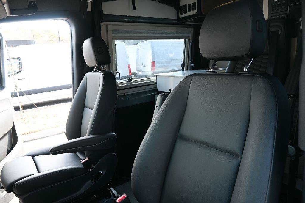 Used 2023 Mercedes-Benz Sprinter 2500 image 7