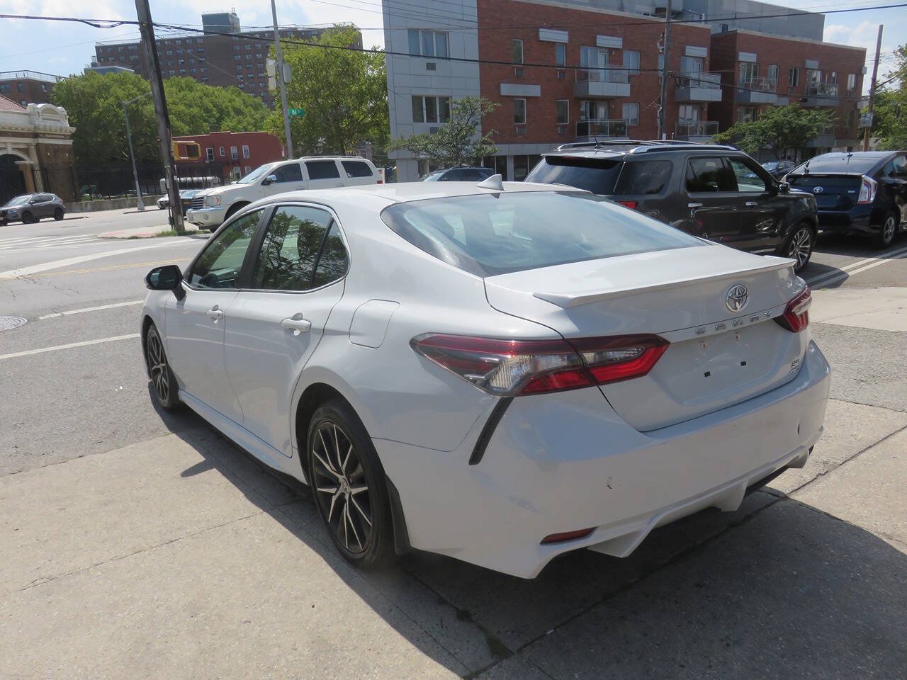 Used 2023 Toyota Camry SE w/ Cold Weather Package AWD/4WD image 5