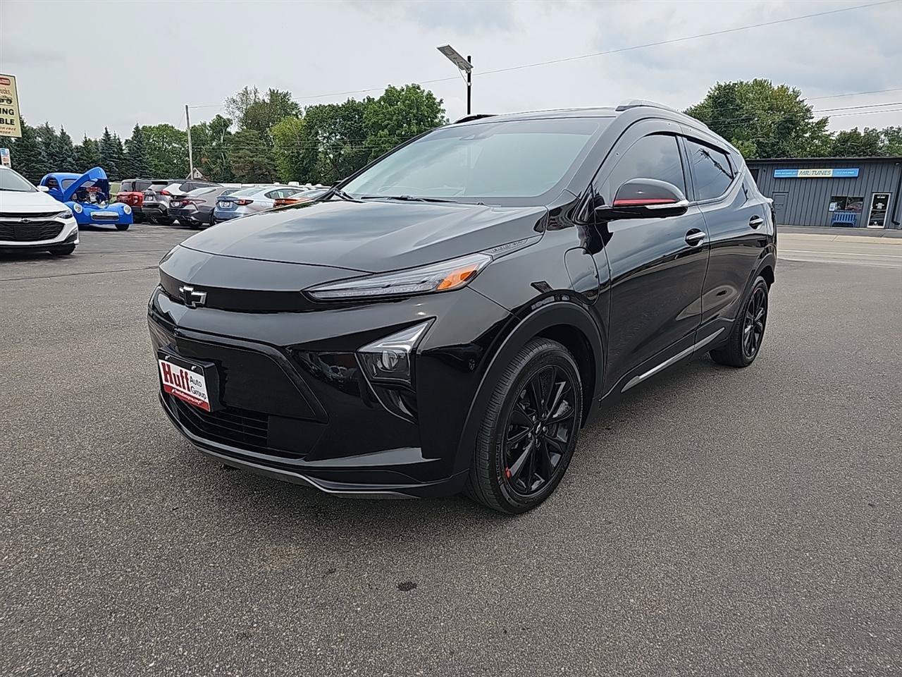 Used 2023 Chevrolet Bolt EUV Premier w/ Sun & Sound Package FWD image 8