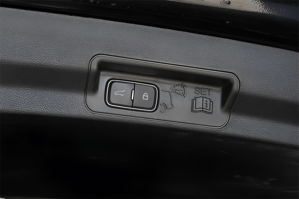 Used 2023 Ford Explorer XLT w/ Equipment Group 202A image 28