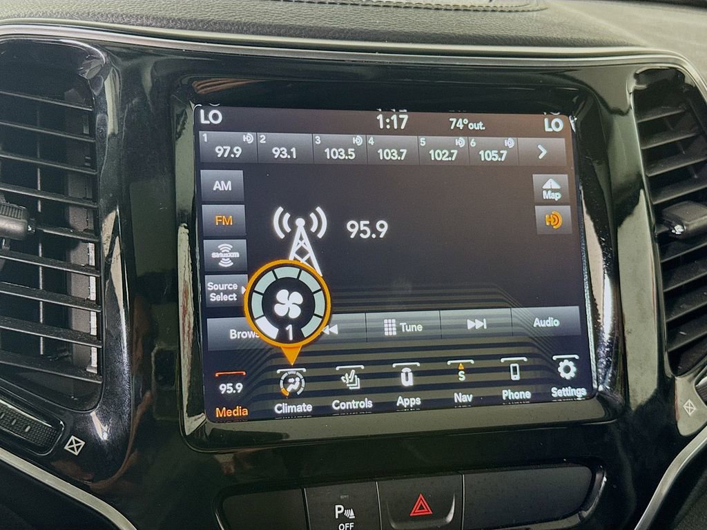 Used 2020 Jeep Cherokee Limited AWD/4WD image 7