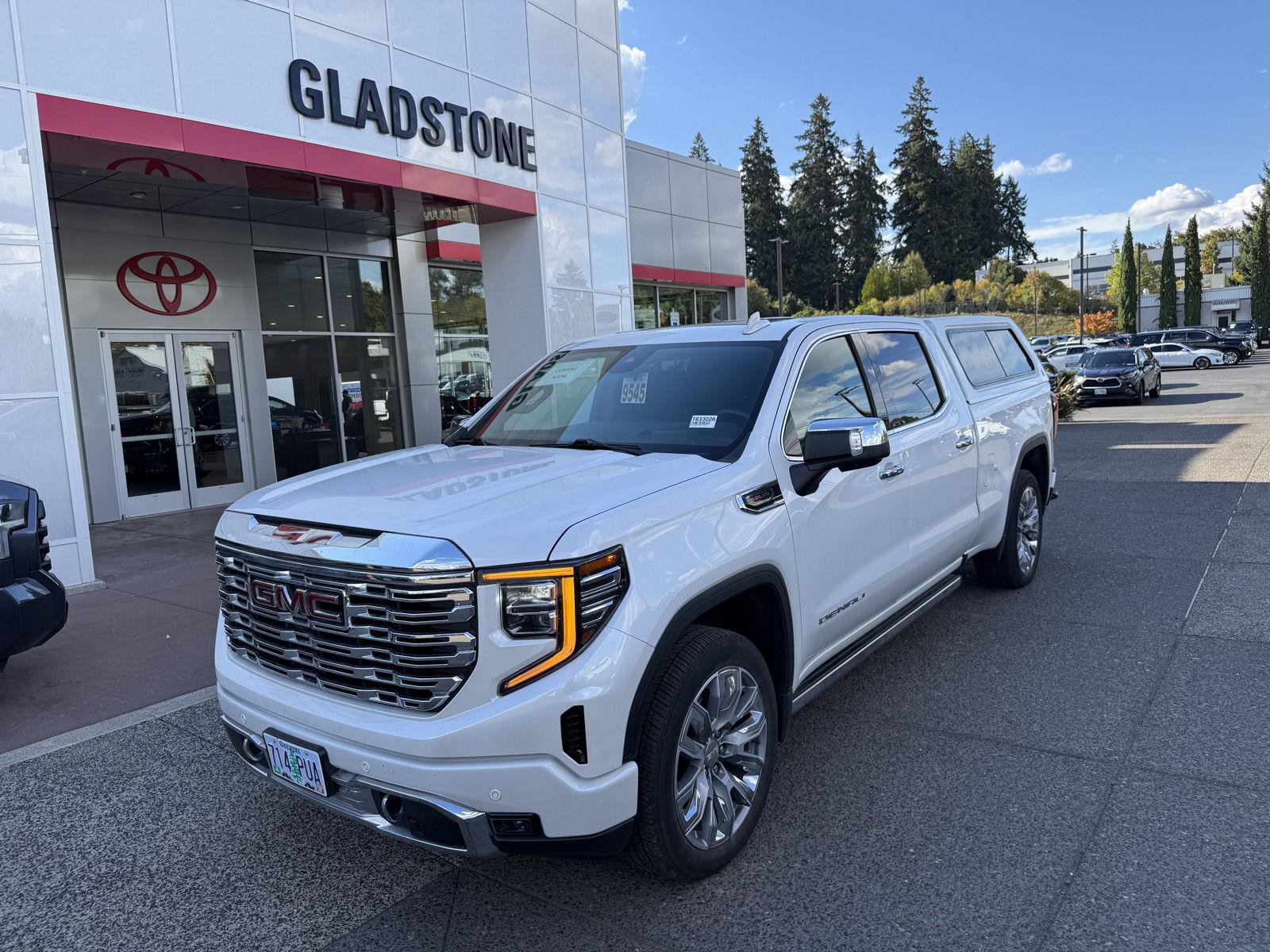 Used 2024 GMC Sierra 1500 Denali w/ Denali Reserve Package AWD/4WD image 1