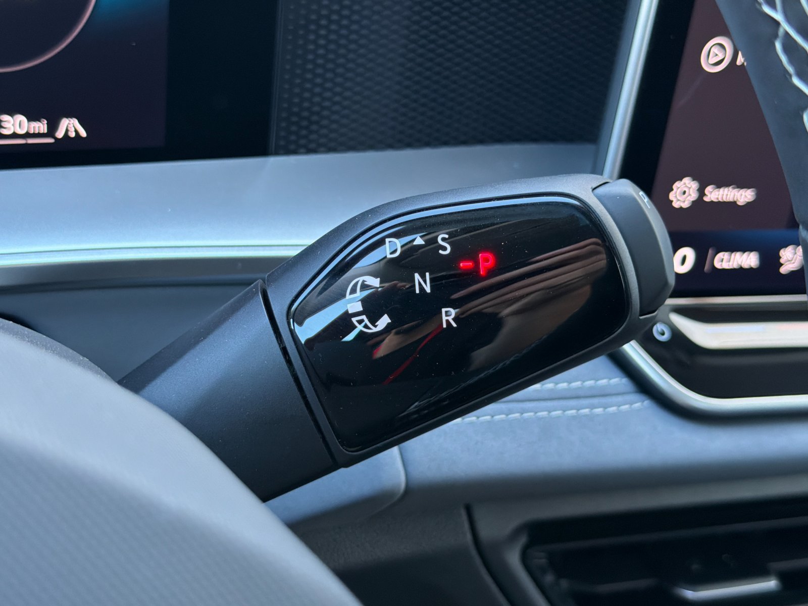 New 2026 Volkswagen Tiguan SE AWD/4WD image 21