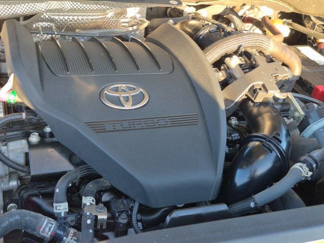Used 2024 Toyota Highlander LE image 21