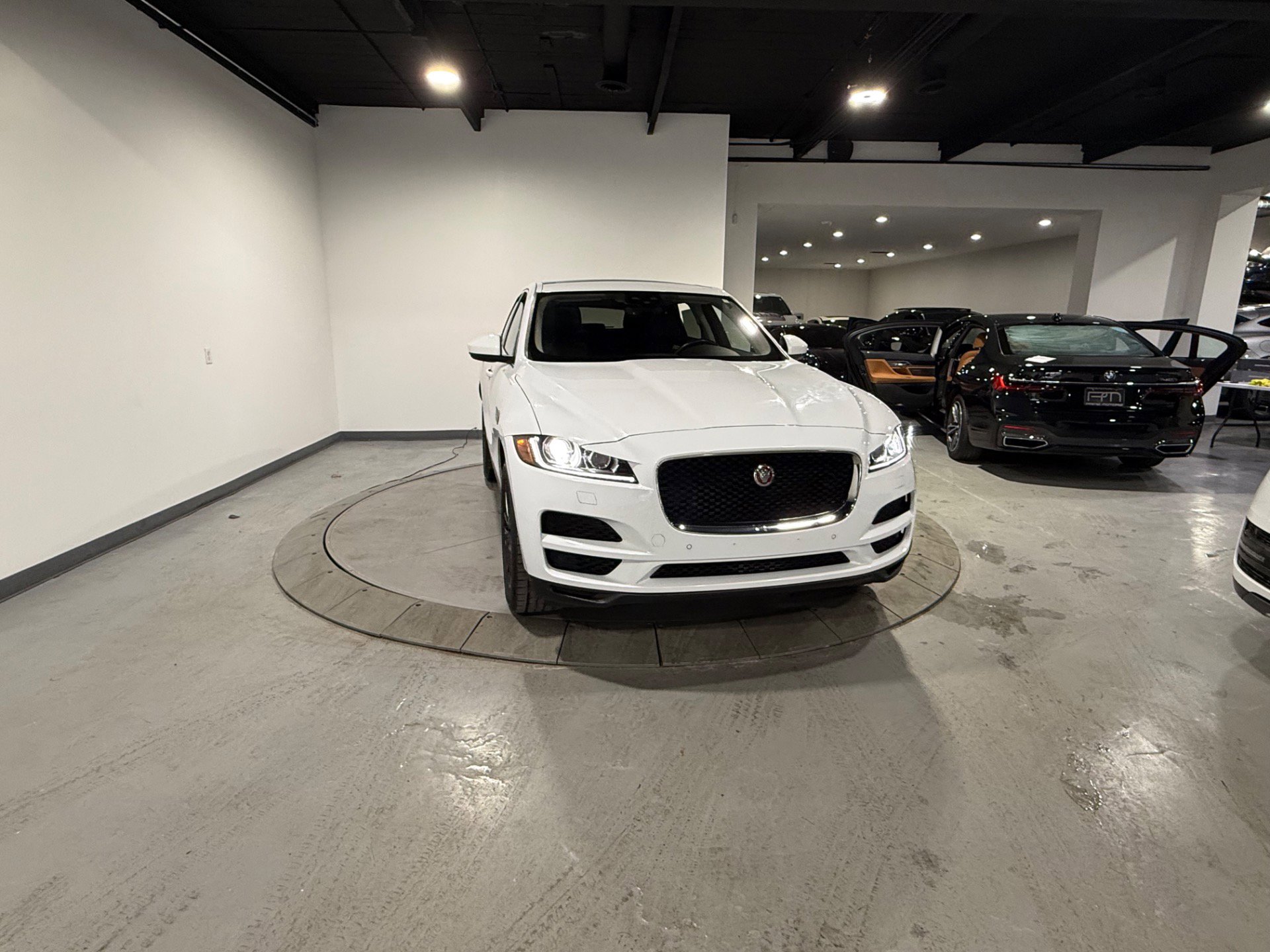 Used 2019 Jaguar F-PACE Prestige image 6