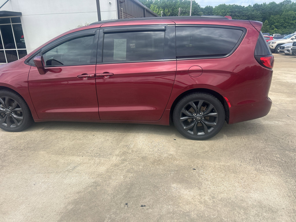Used 2020 Chrysler Pacifica Touring-L Plus FWD image 8