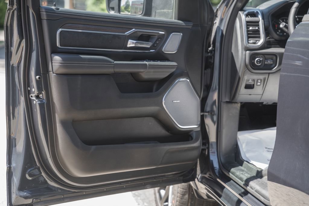 New 2026 RAM 1500 Laramie AWD/4WD image 44
