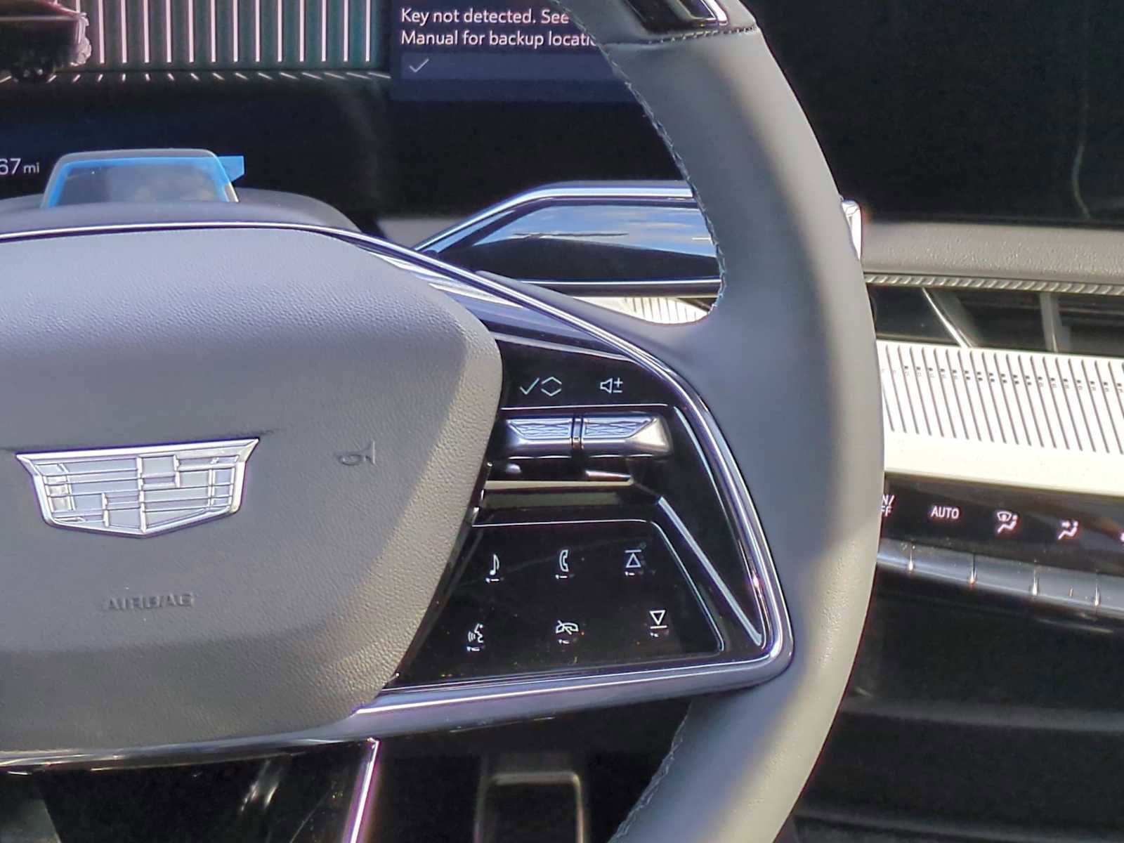 New 2025 Cadillac Optiq Luxury 1 image 16