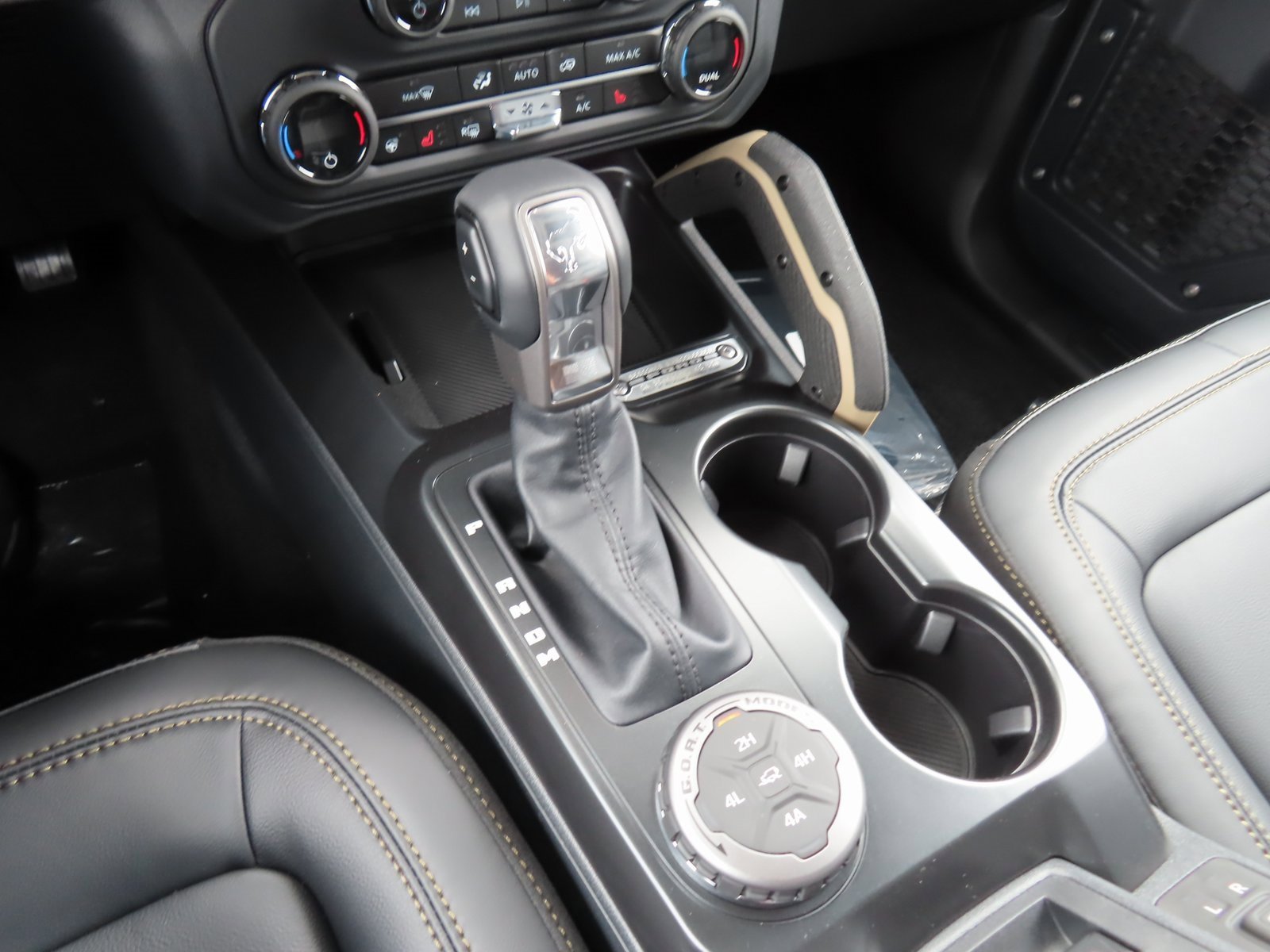 New 2025 Ford Bronco Badlands image 16