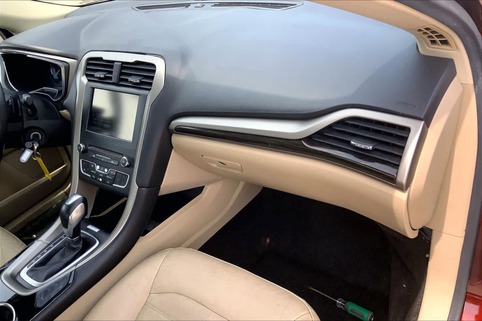 Used 2016 Ford Fusion SE w/ Equipment Group 202A FWD image 19