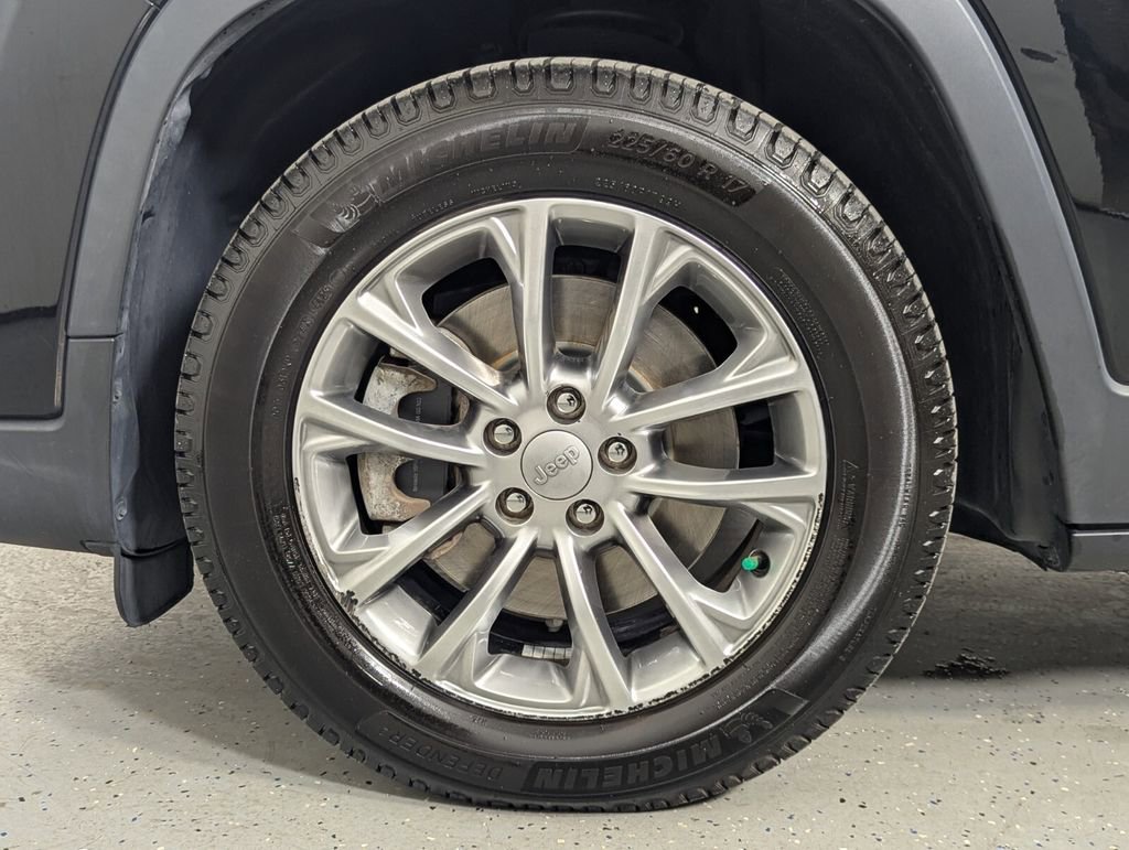 Used 2021 Jeep Cherokee Latitude Lux w/ Comfort/Convenience Group image 11