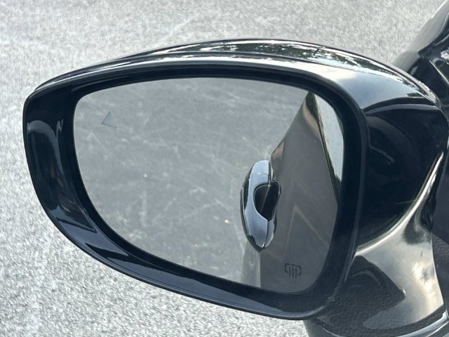 Used 2025 Chrysler Pacifica Select FWD image 16