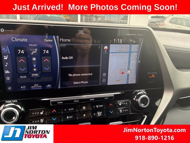 Used 2021 Toyota Highlander Limited FWD image 12