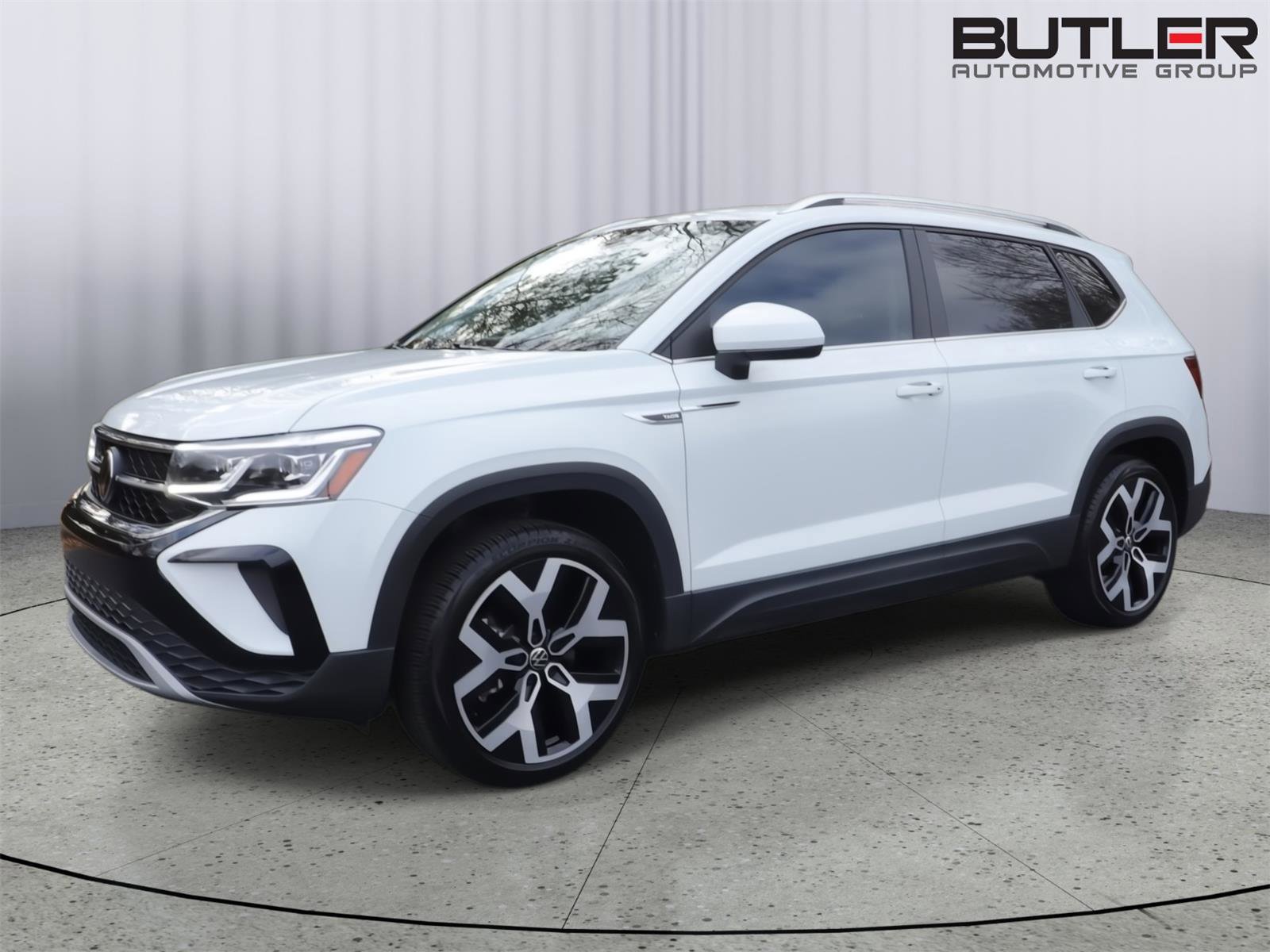 Used 2023 Volkswagen Taos SEL image 3