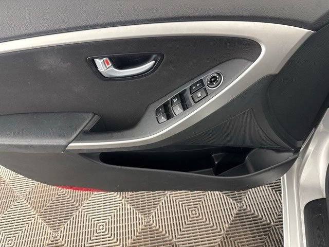 Used 2016 Hyundai Elantra GT FWD image 21
