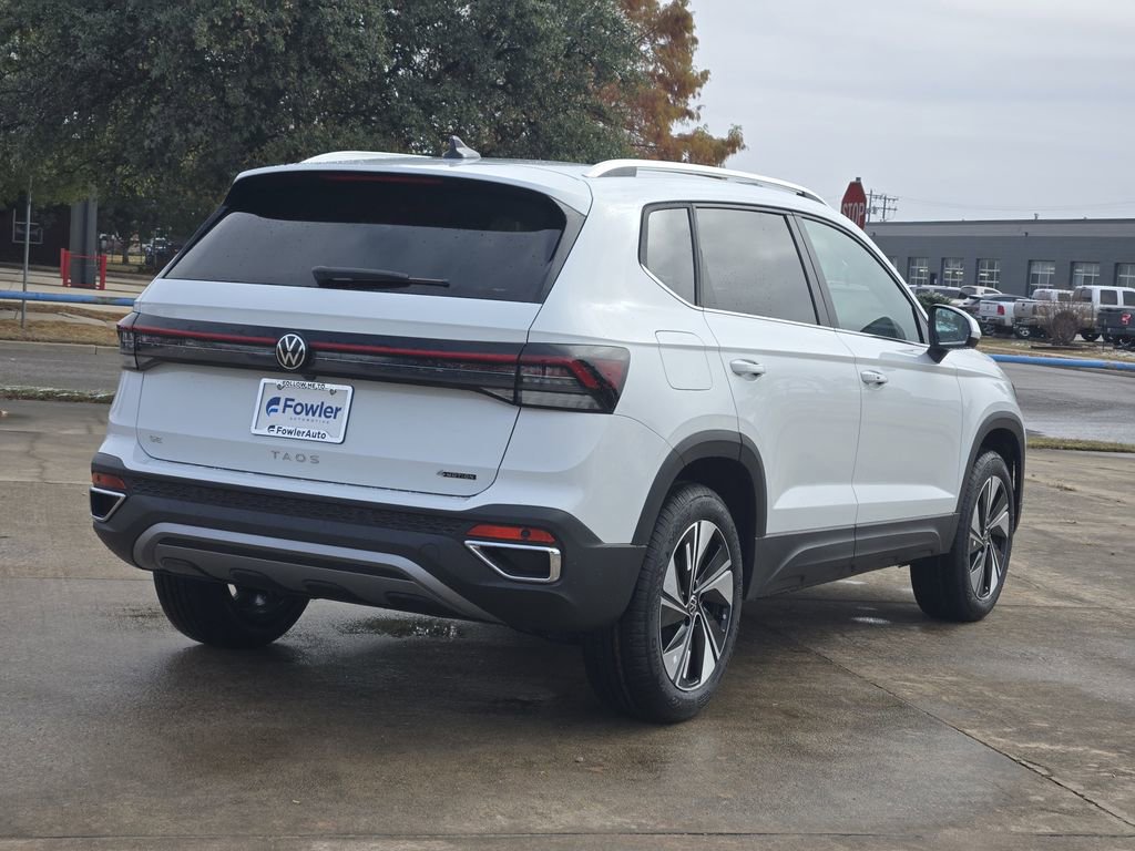 New 2026 Volkswagen Taos SE image 4