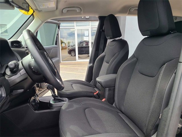 Used 2023 Jeep Renegade Latitude w/ Premium Group image 14