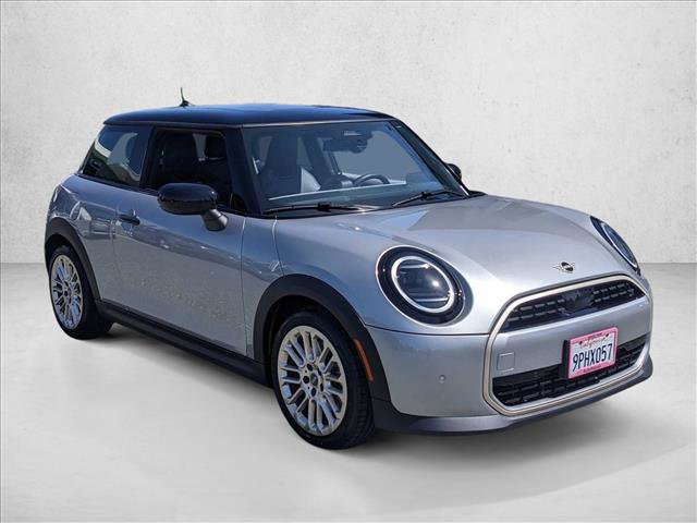 Used 2025 MINI Cooper 2-Door Hardtop image 3