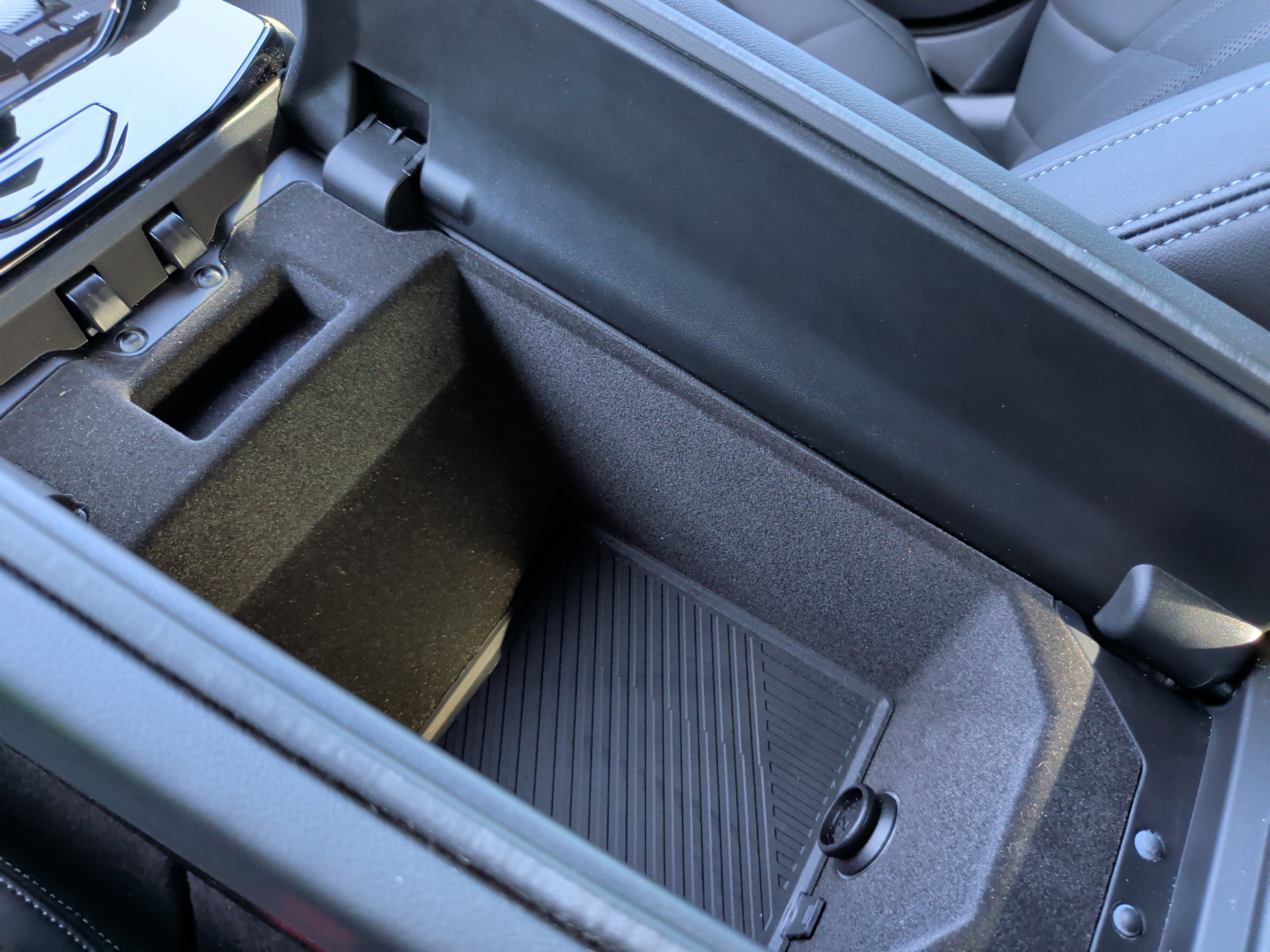 Certified 2025 BMW 550e xDrive 550e xDrive w/ Premium Package image 23