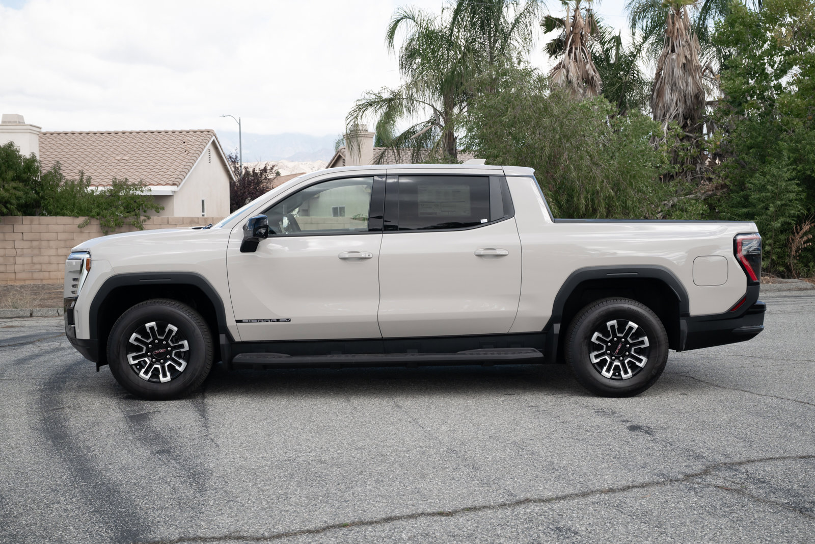 New 2026 GMC Sierra EV Elevation image 7