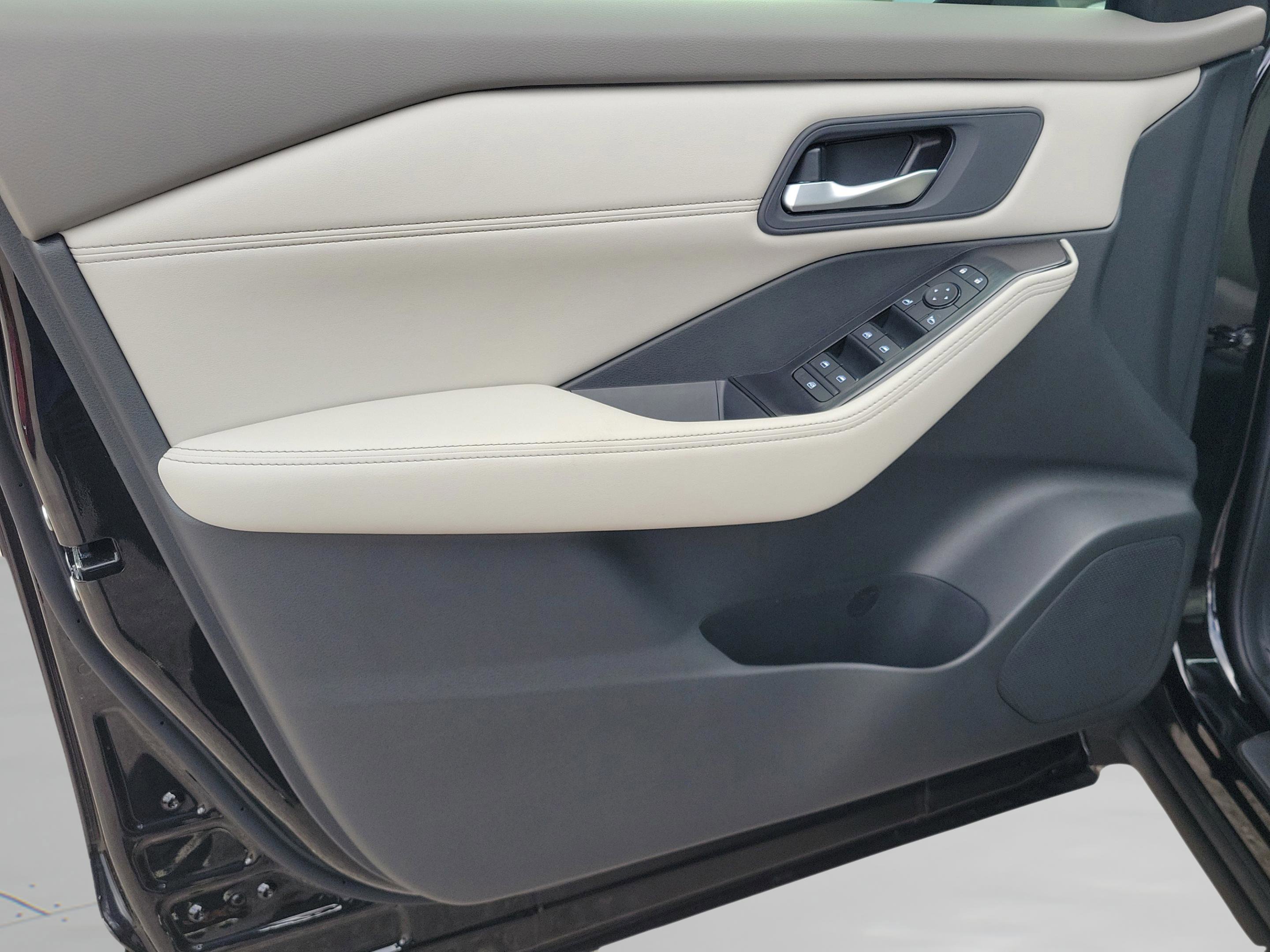 New 2026 Nissan Rogue SV FWD image 32