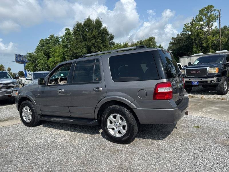 Used 2010 Ford Expedition XLT RWD image 2