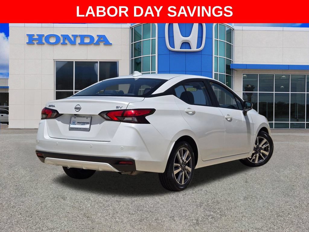 Used 2024 Nissan Versa SV FWD image 3
