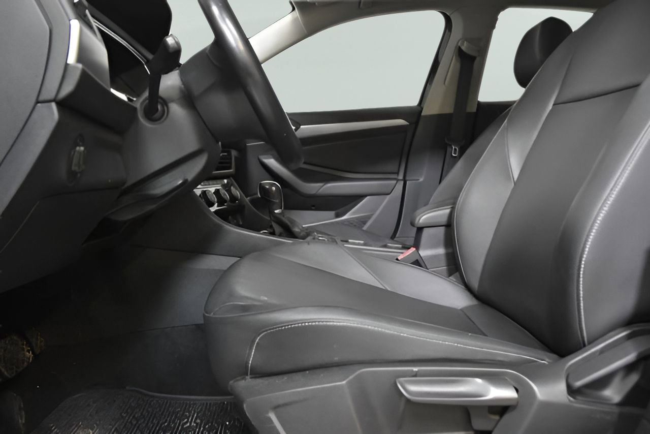 Used 2019 Volkswagen Jetta SE w/ Cold Weather Package image 16