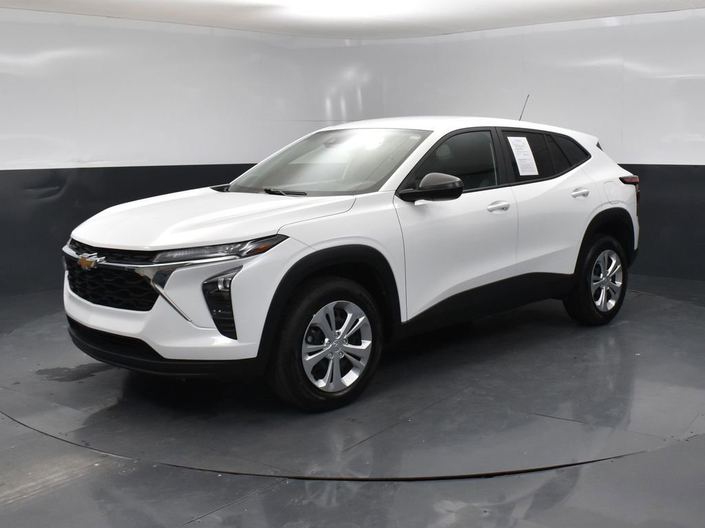 Used 2025 Chevrolet Trax LS image 5