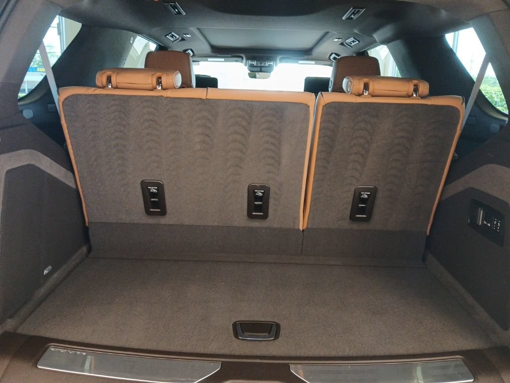 Certified 2023 Cadillac Escalade Premium Luxury AWD/4WD image 9