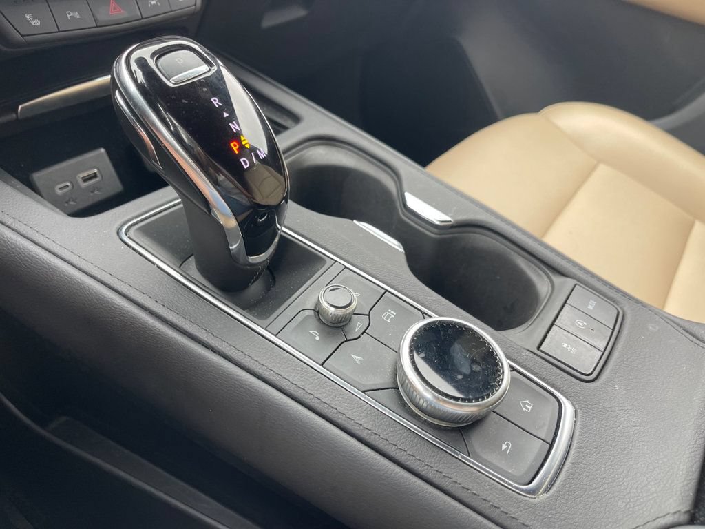 Used 2024 Cadillac XT4 Luxury w/ Cold Weather Package AWD/4WD image 19