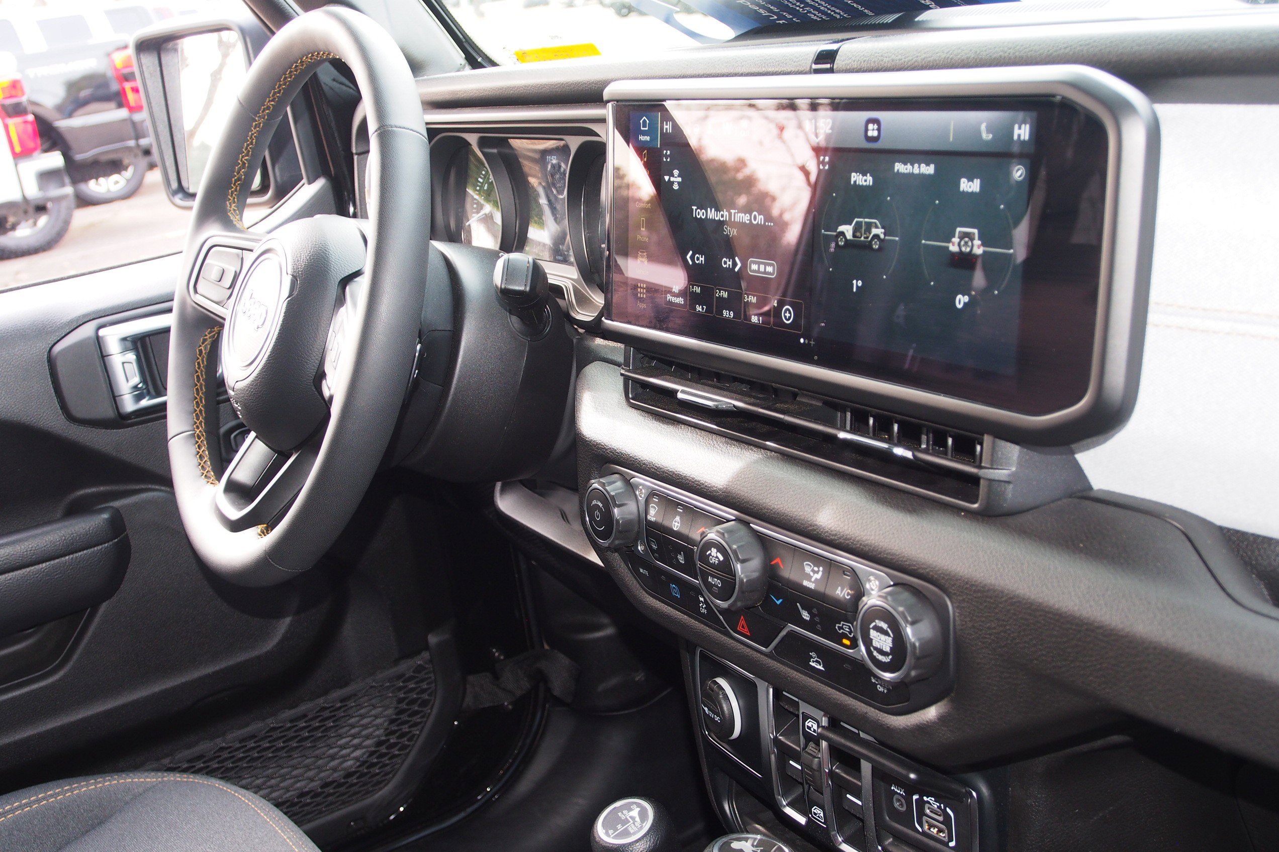 Used 2024 Jeep Wrangler Sport S w/ Convenience Group image 10