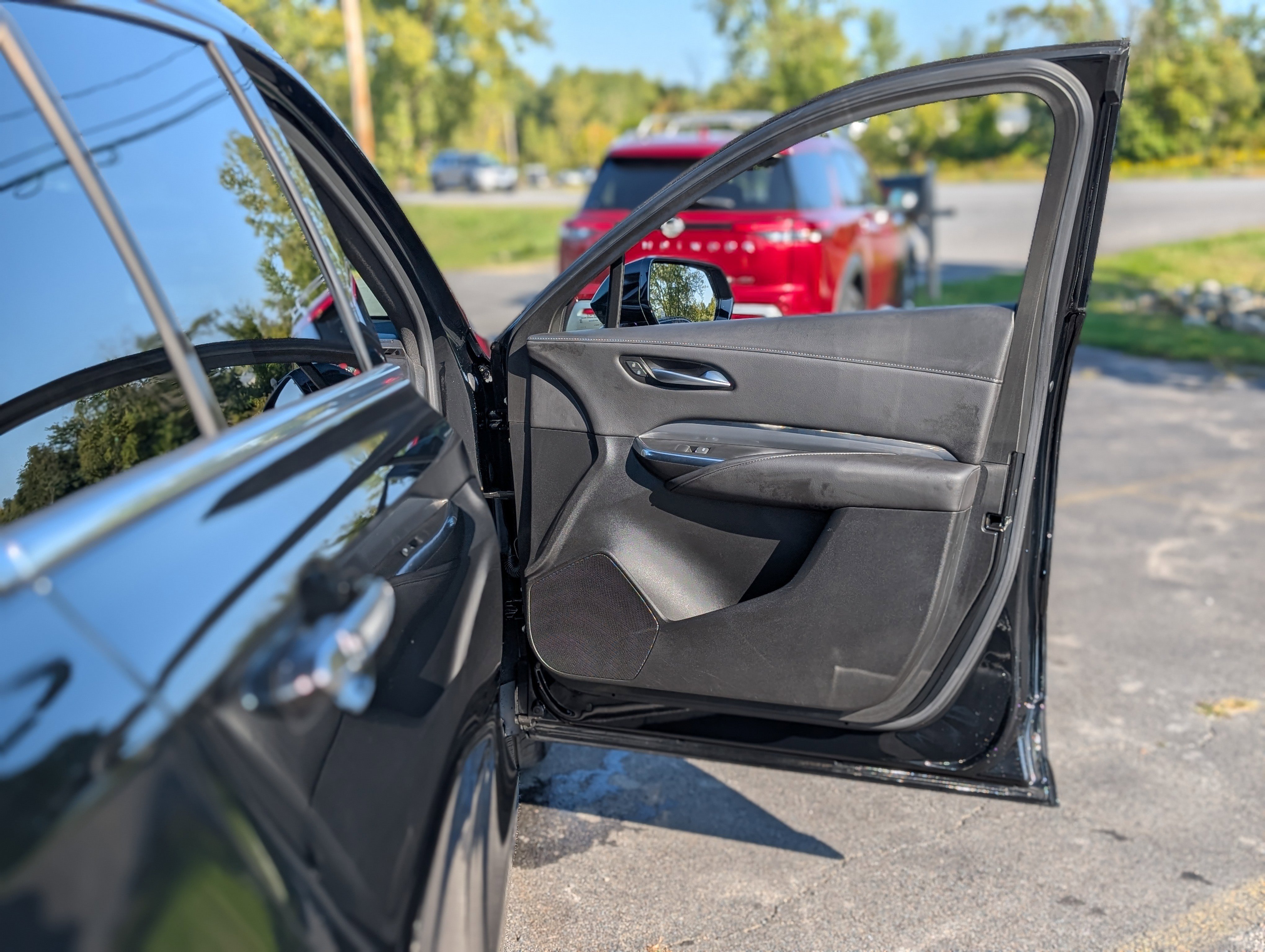 Used 2024 Cadillac XT4 Premium Luxury image 41