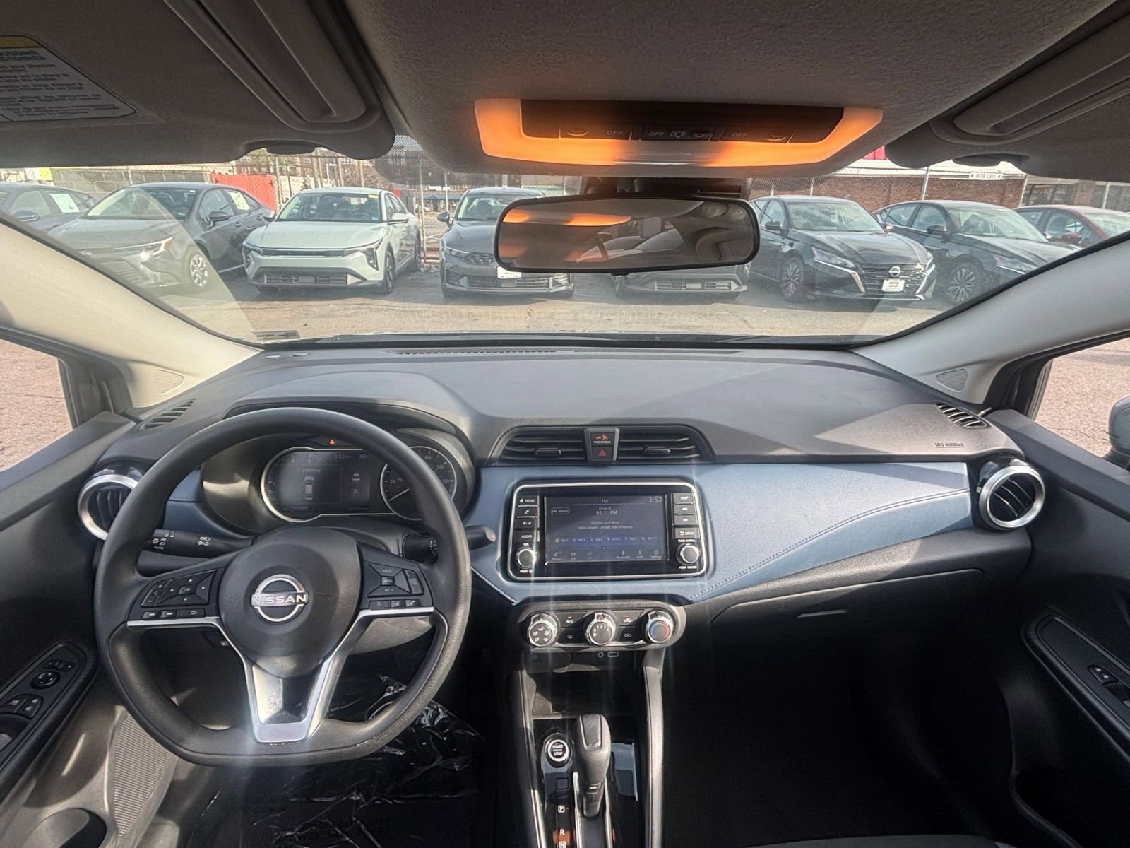 Used 2025 Nissan Versa SV image 33