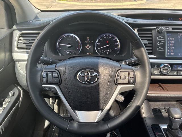 Used 2015 Toyota Highlander XLE AWD/4WD image 14
