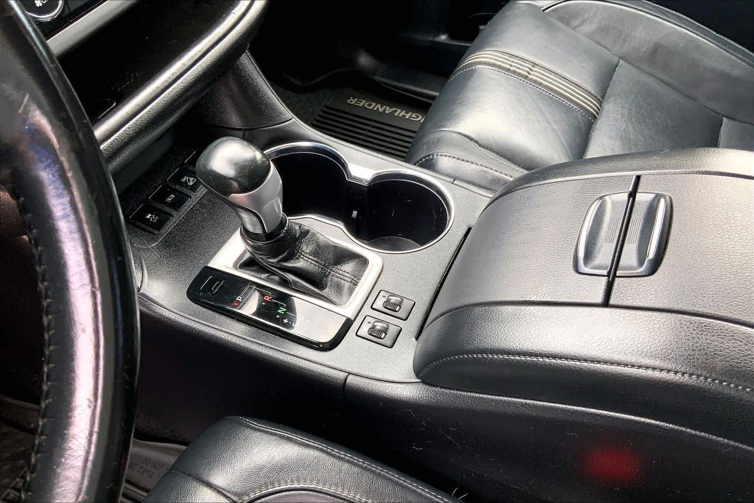 Used 2018 Toyota Highlander SE AWD/4WD image 17