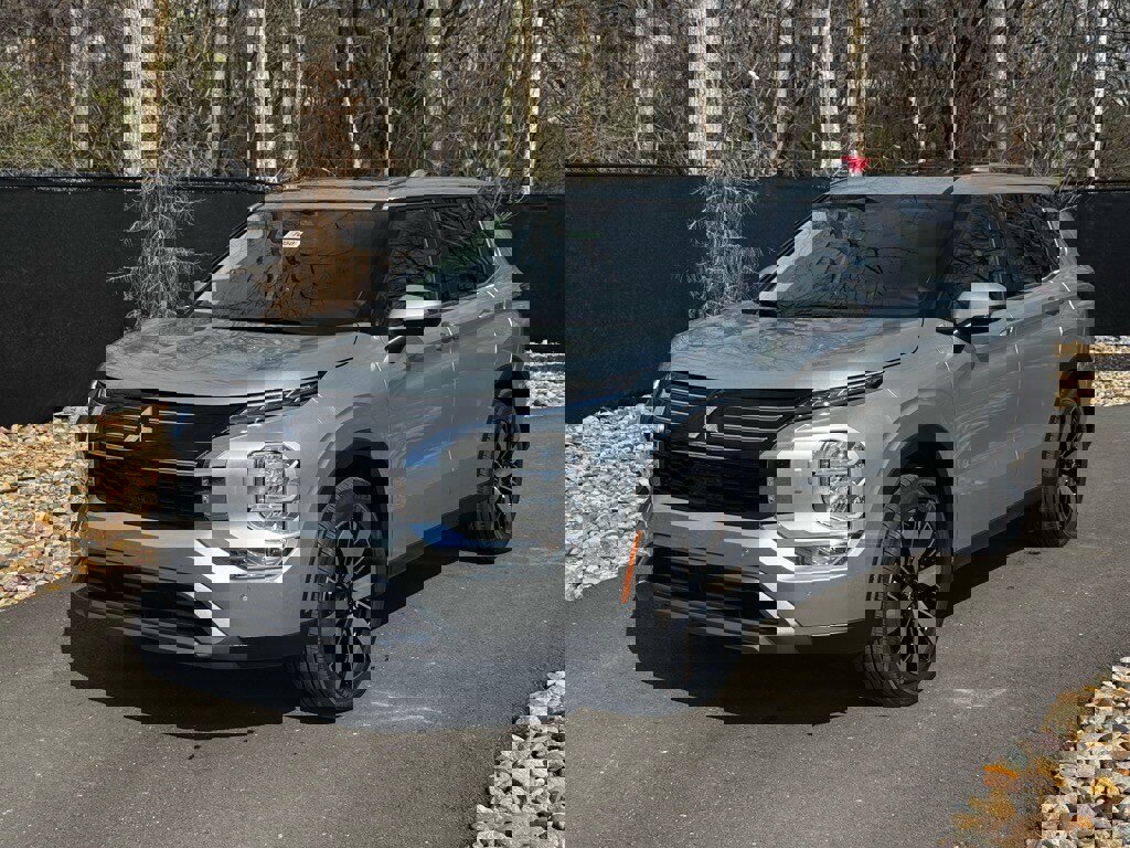 New 2025 Mitsubishi Outlander SE