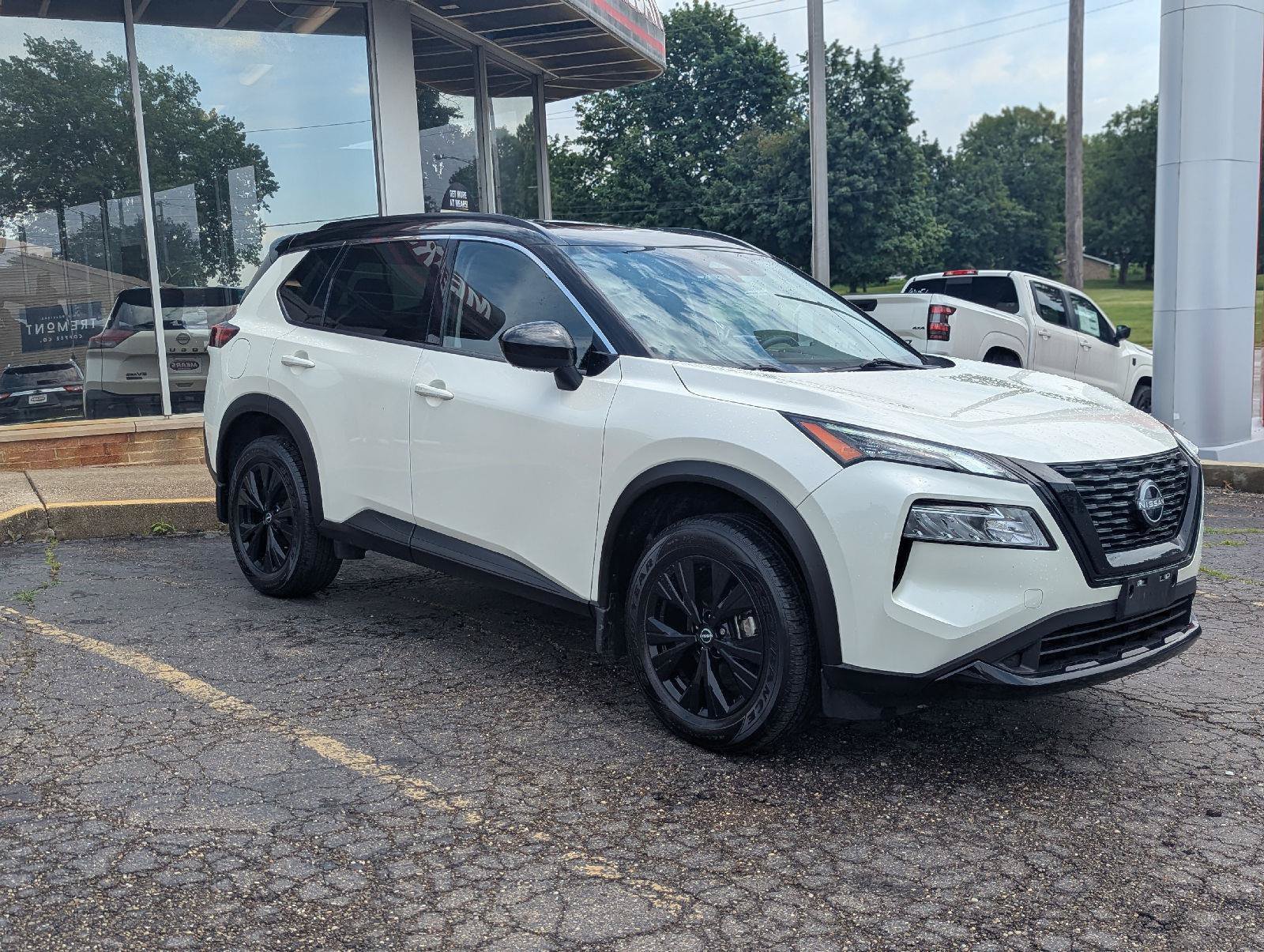 Used 2023 Nissan Rogue SV w/ SV Premium B Package AWD/4WD image 12