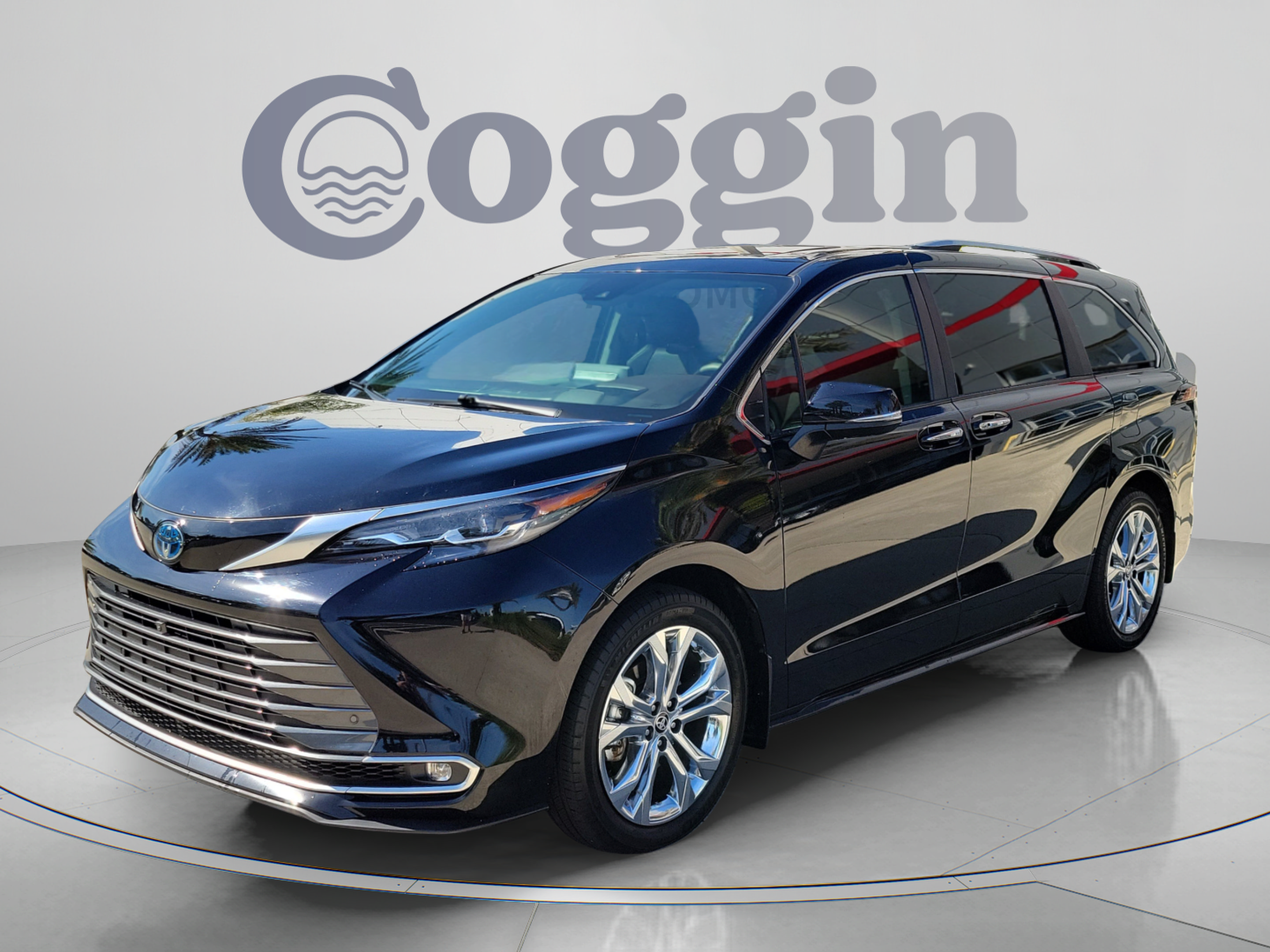 Certified 2024 Toyota Sienna Platinum FWD image 1