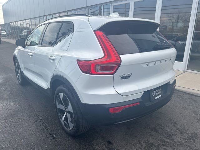 Certified 2025 Volvo XC40 B5 Plus image 3