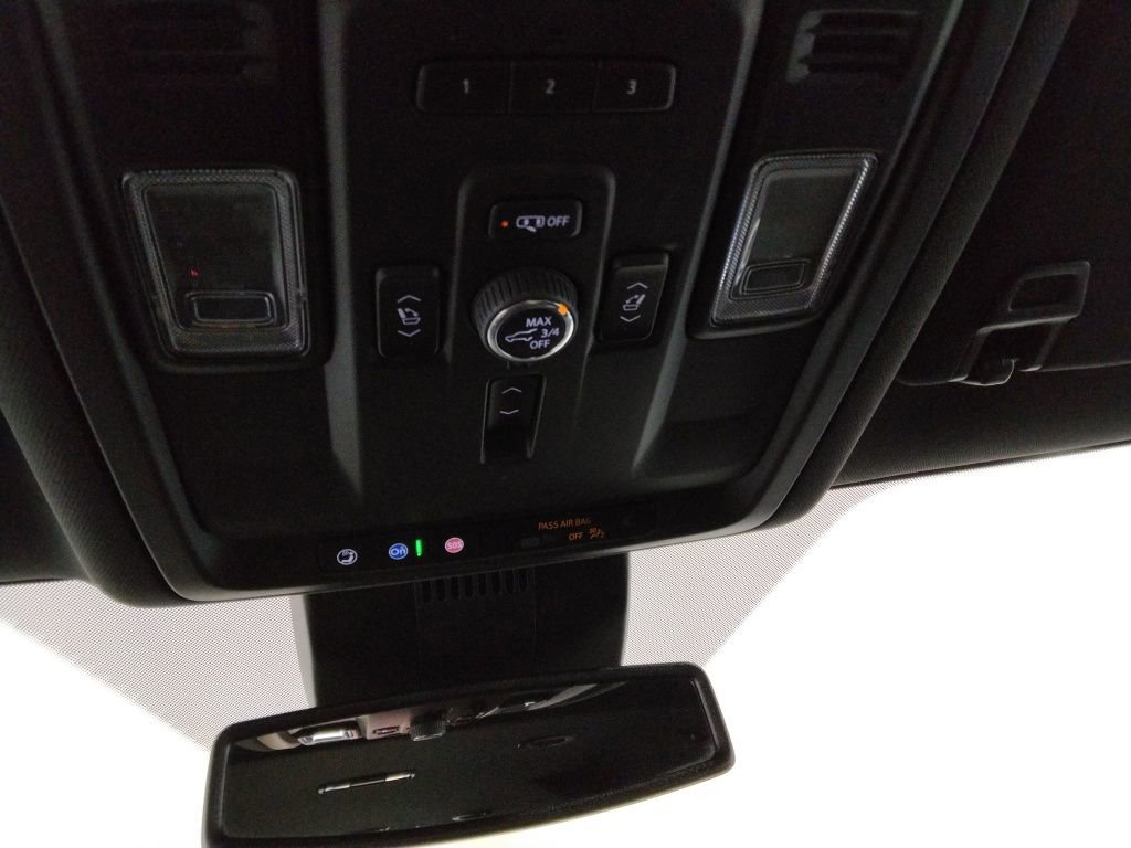 Used 2023 Chevrolet Suburban Premier image 27