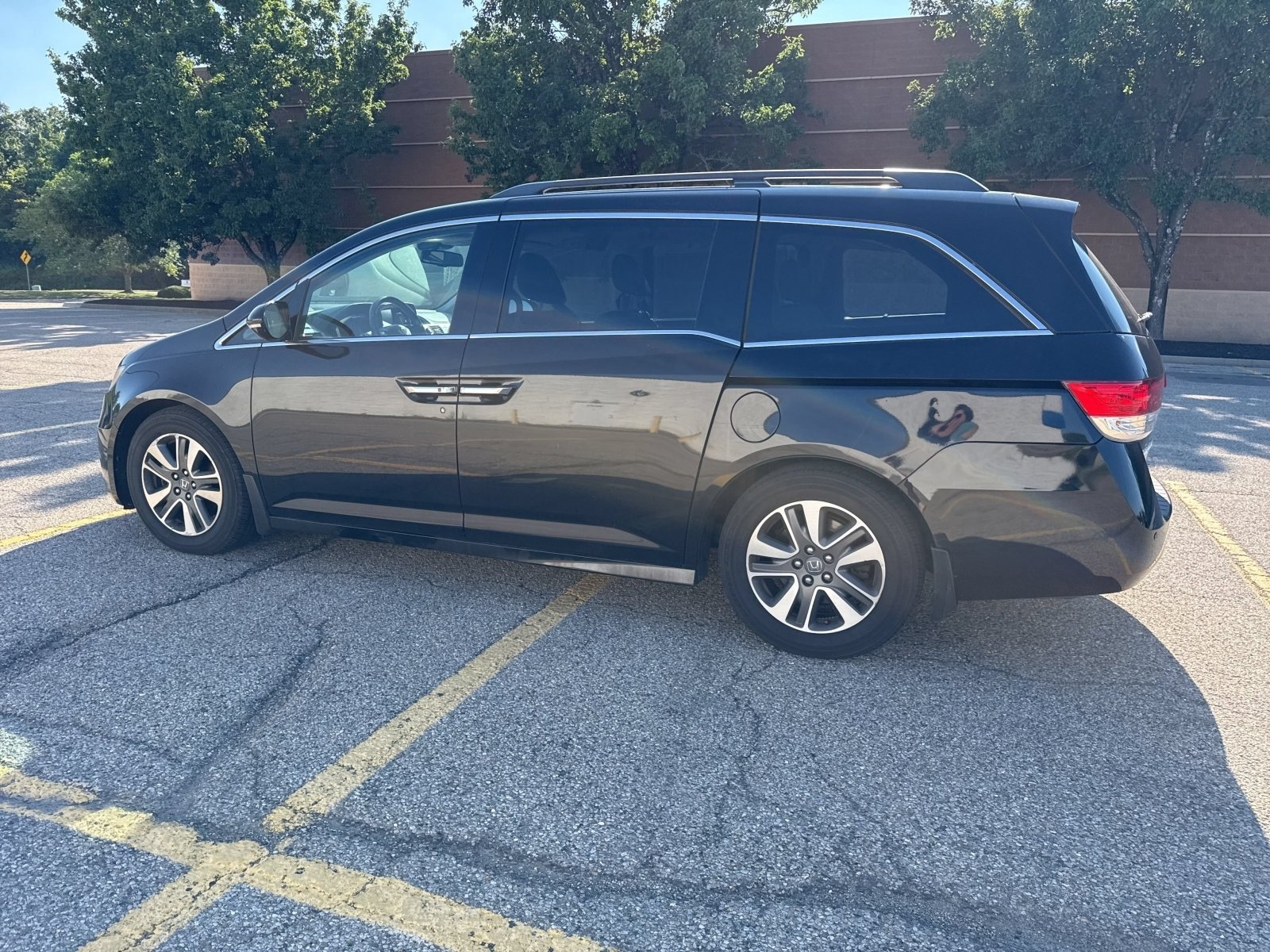 Used 2015 Honda Odyssey Touring Elite image 15