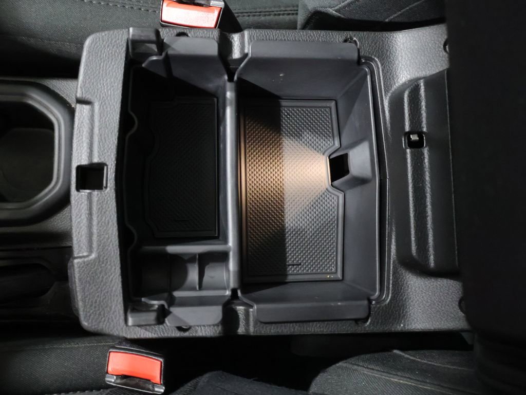 Used 2022 Jeep Gladiator Overland w/ Cold Weather Group image 38