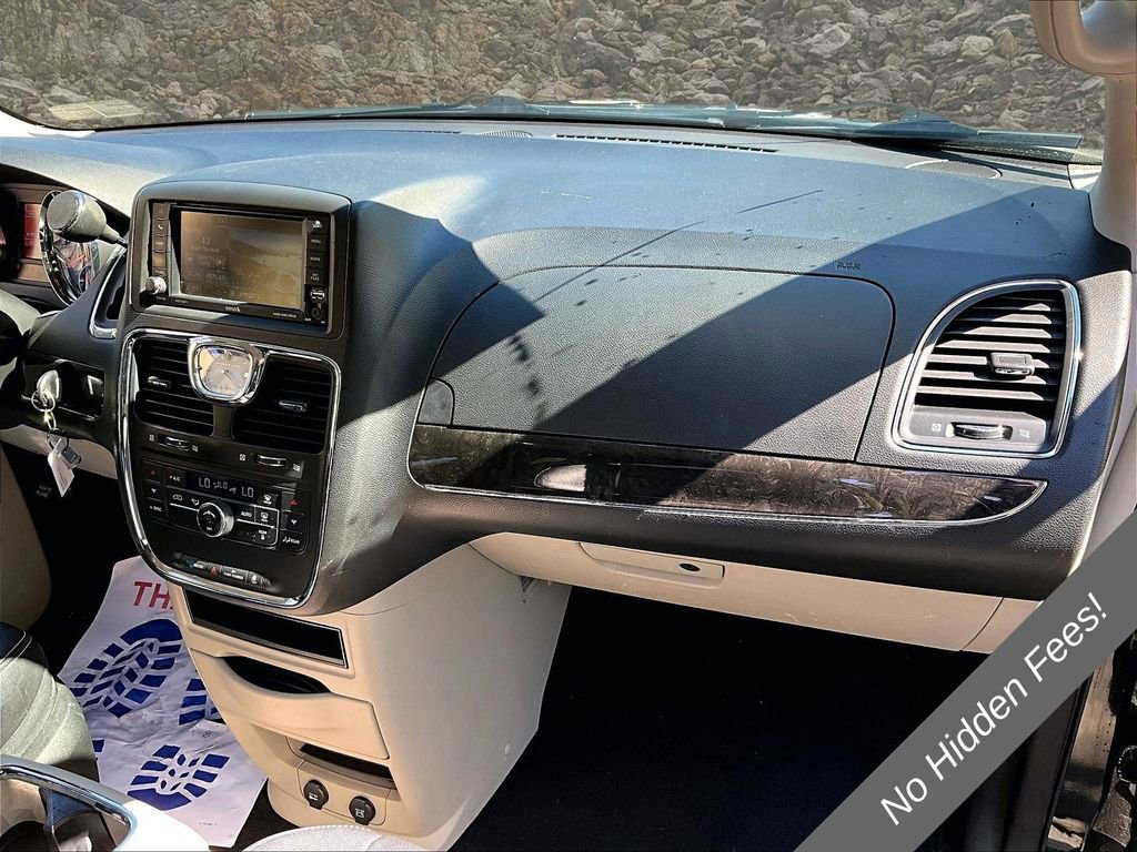 Used 2015 Chrysler Town & Country Touring FWD image 14
