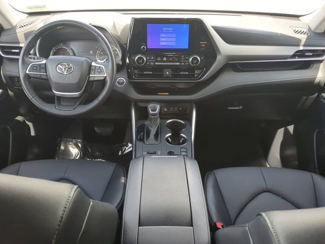 Certified 2025 Toyota Highlander XLE image 15