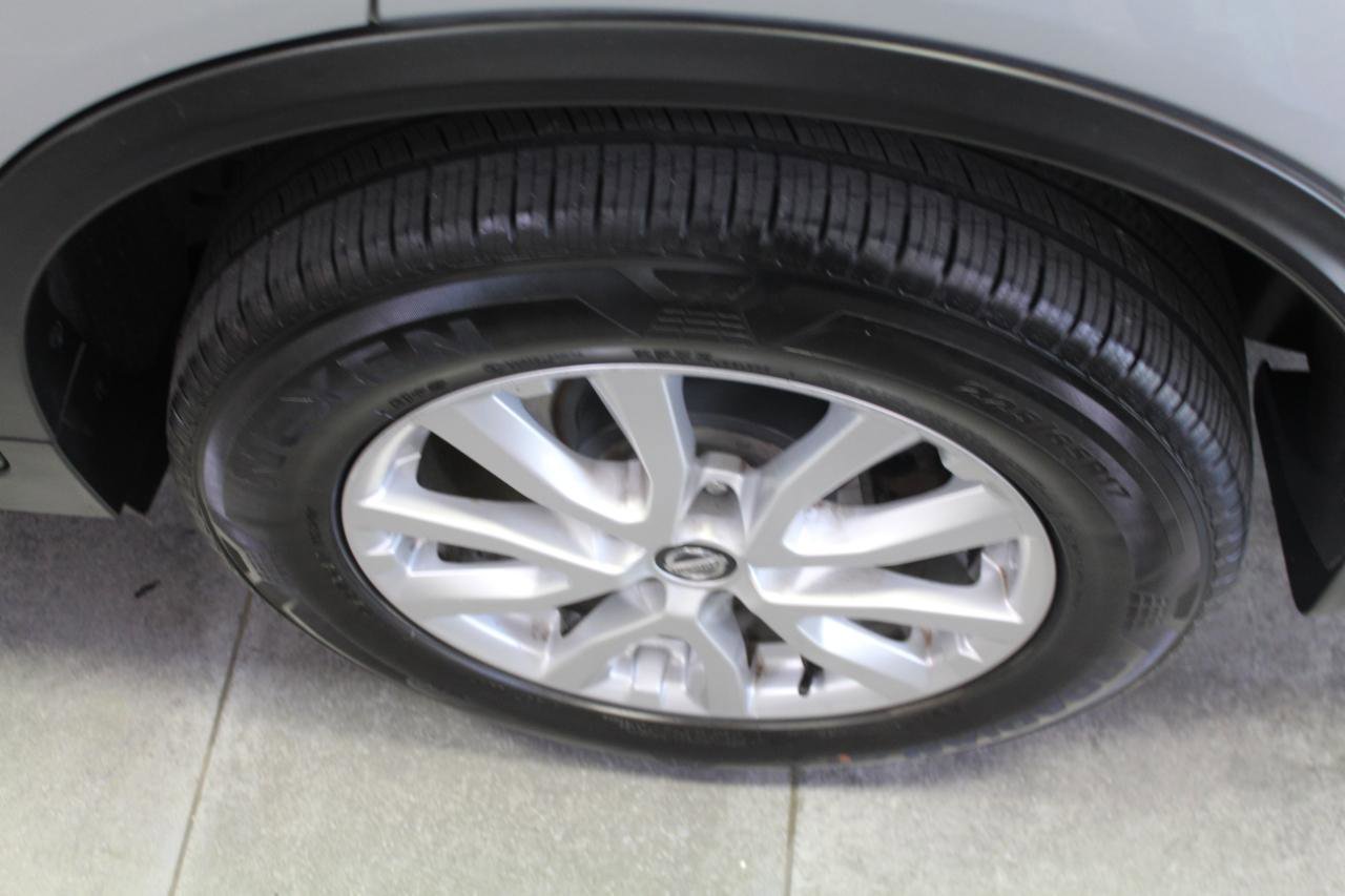 Used 2018 Nissan Rogue SV image 31
