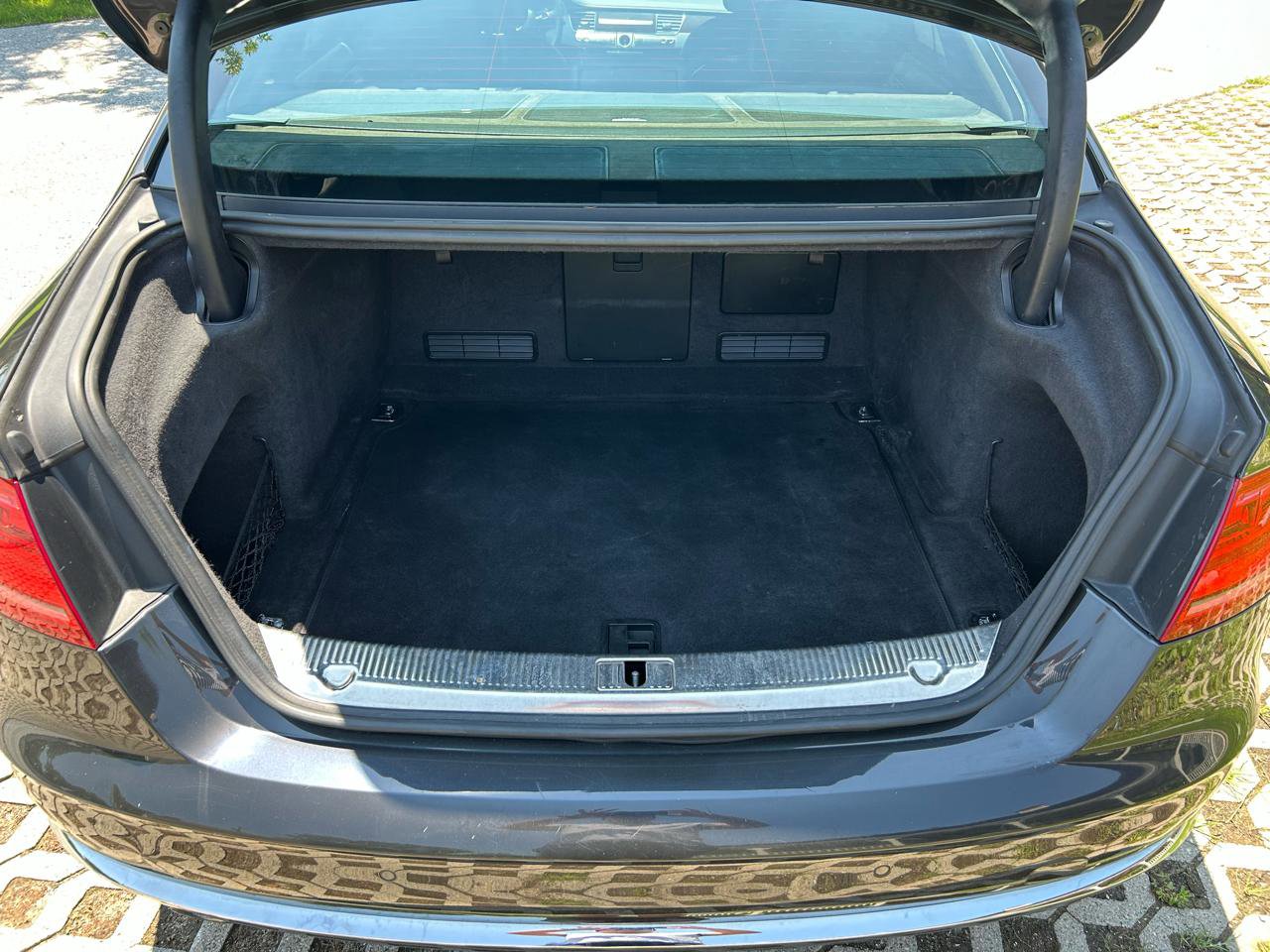 Used 2011 Audi A8 4.2 AWD/4WD image 19
