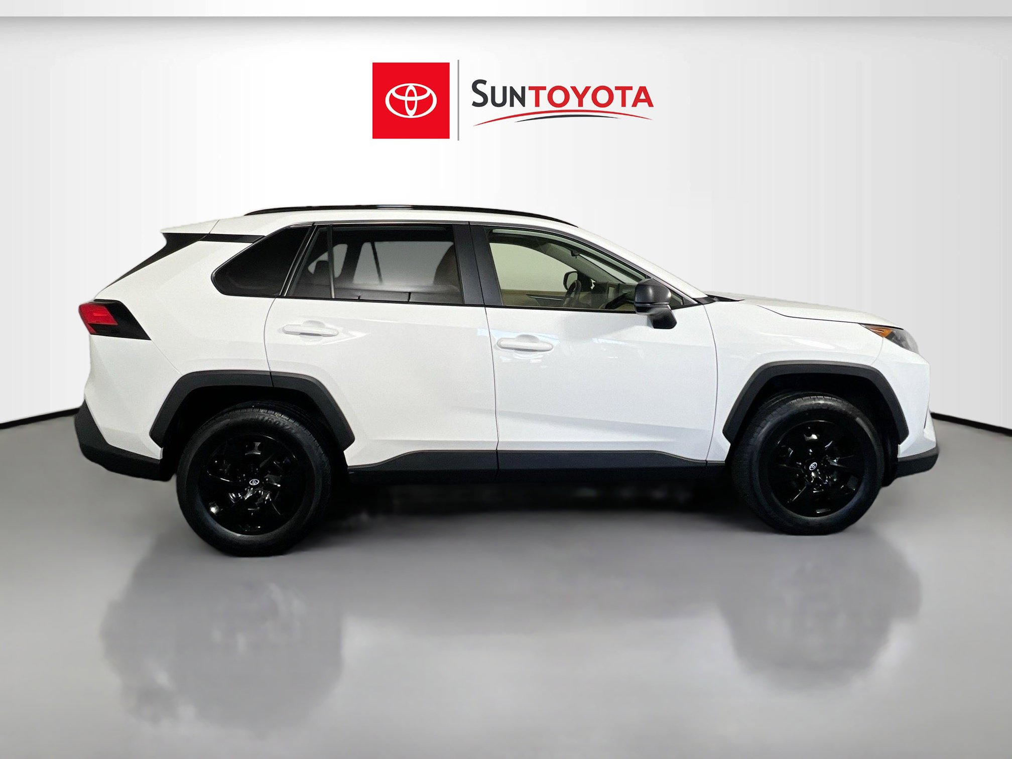 Used 2019 Toyota RAV4 LE image 2